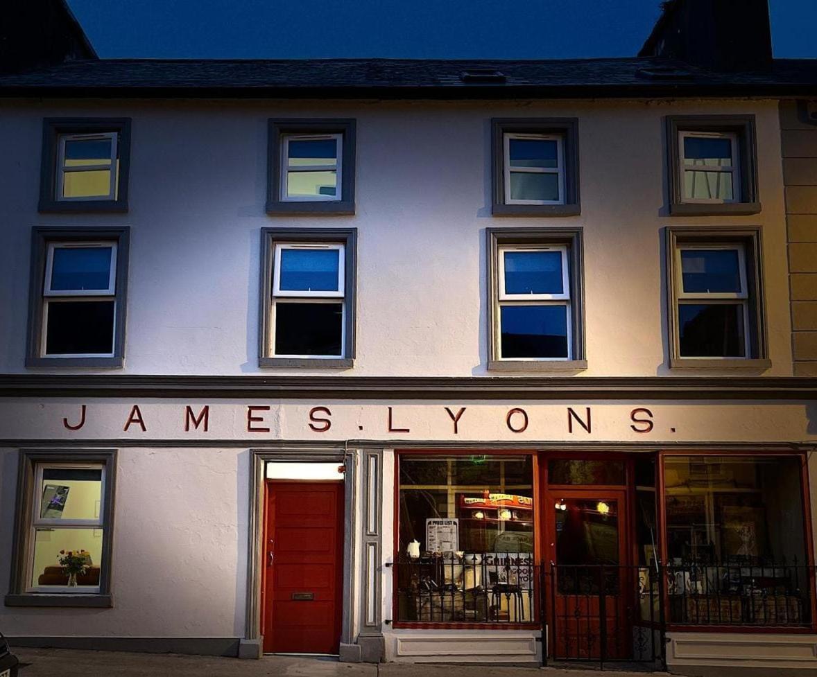 'James Lyons' The Old Main St Ballyhaunis Exteriér fotografie